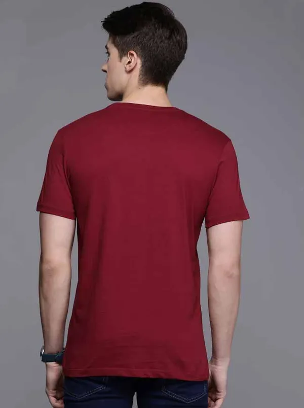 Maroon_Round_Neck_Cotton_Blend_Stylish_Fashionable_T-Shirt_For_Men
